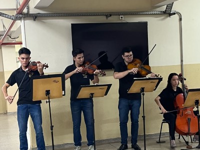Espetáculo musical encanta a comunidade acadêmica