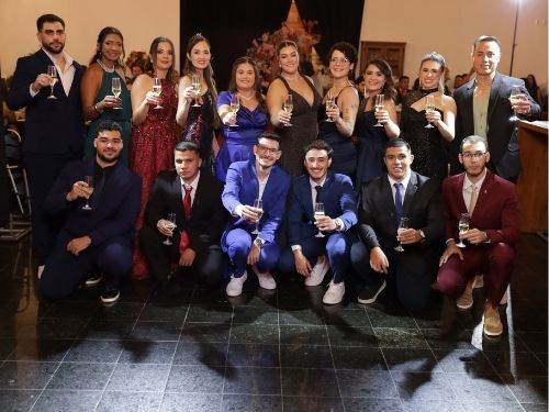Formandos de Gestão Empresarial em festa
